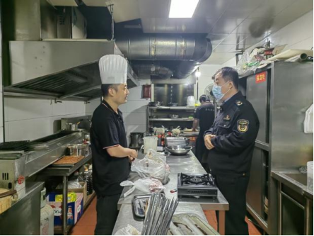 多措并舉 聯(lián)合出擊 強化“雙節(jié)”食安監(jiān)管 西安餐飲管理